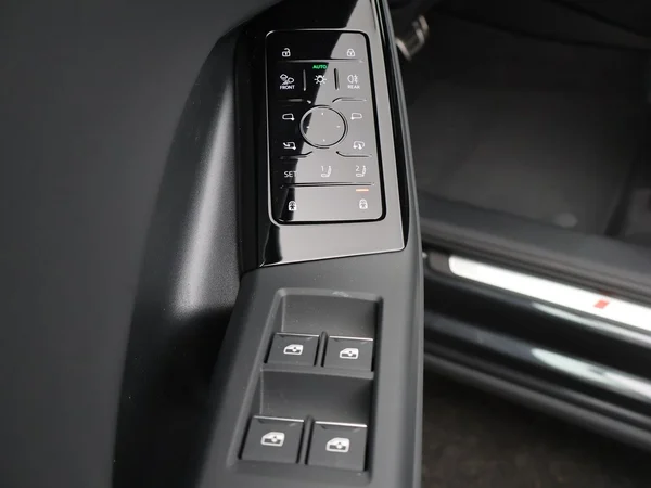 AUDI Q6 e-tron (2026) — foto 2 van 25