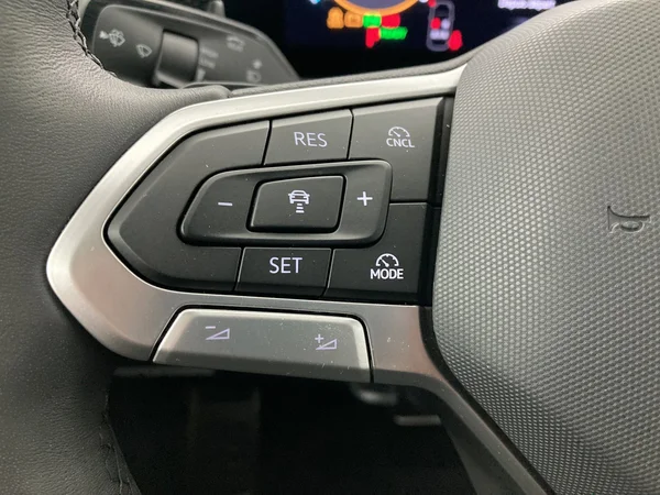 VOLKSWAGEN Tiguan (2025) — foto 19 van 36