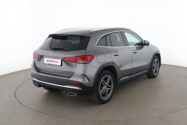 Mercedes-Benz GLA-Klasse (2022) — foto 12 van 16