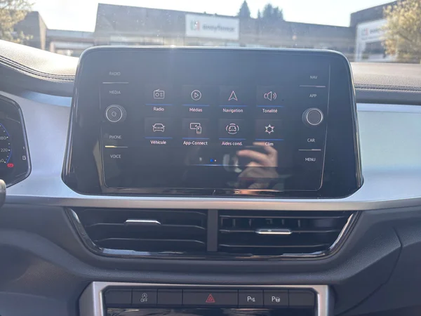 VOLKSWAGEN T-Roc (2022) — foto 3 van 17