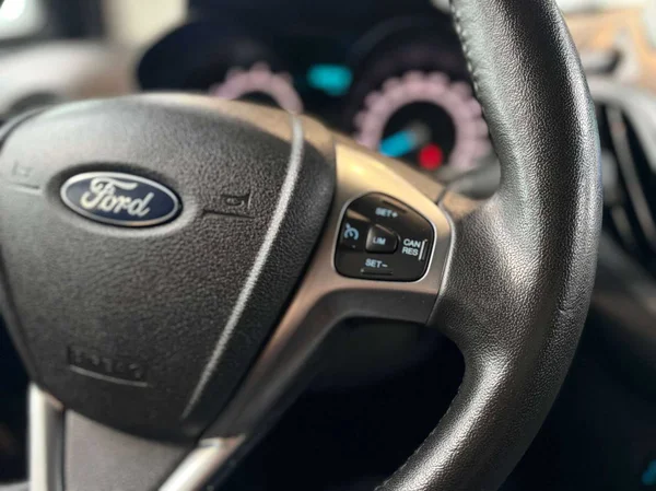 Ford Transit Courier (2023) — foto 6 van 16