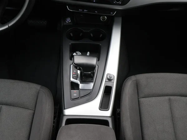 Audi A4 (2023) — foto 14 van 30