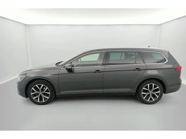 VOLKSWAGEN Passat Variant (2024) — foto 34 van 36