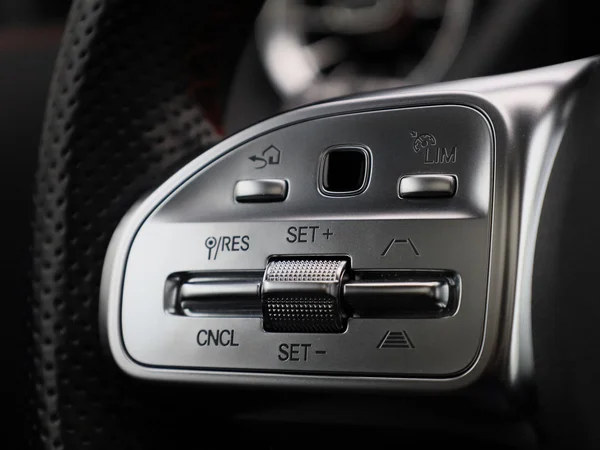 Mercedes-Benz EQA (2021) — foto 14 van 48