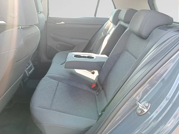 VOLKSWAGEN Golf VIII (2024) — foto 11 van 24