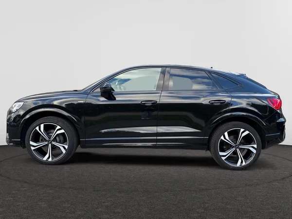 AUDI Q3 Sportback (2023) — foto 8 van 15