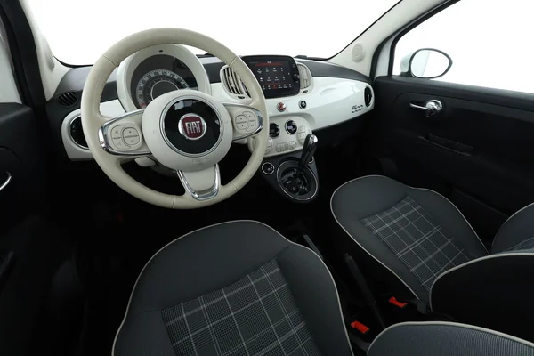 Fiat 500 (2018) — foto 2 van 16