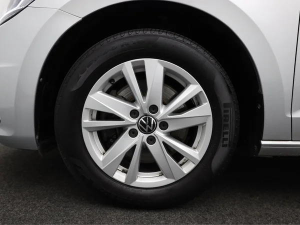 VOLKSWAGEN Touran (2022) — foto 6 van 25