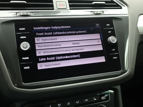 VOLKSWAGEN Tiguan (2020) — foto 13 van 25