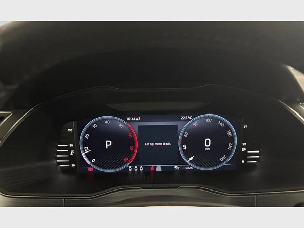Skoda Superb Combi (2023) — foto 4 van 27