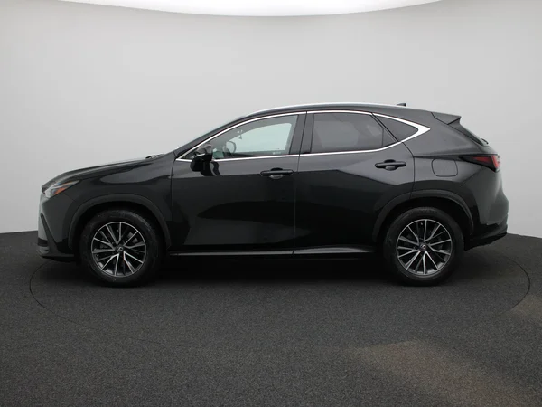 Lexus NX (2023) — foto 34 van 50
