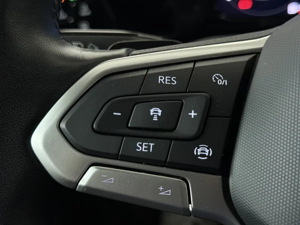 VOLKSWAGEN Golf (2024) — foto 9 van 28