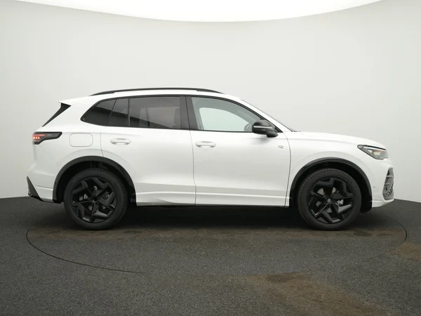 VOLKSWAGEN Tiguan (2025) — foto 20 van 24