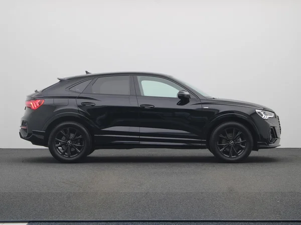 AUDI Q3 Sportback (2021) — foto 21 van 23
