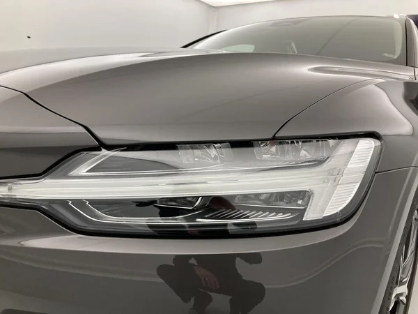 VOLVO V60 (2023) — foto 27 van 36