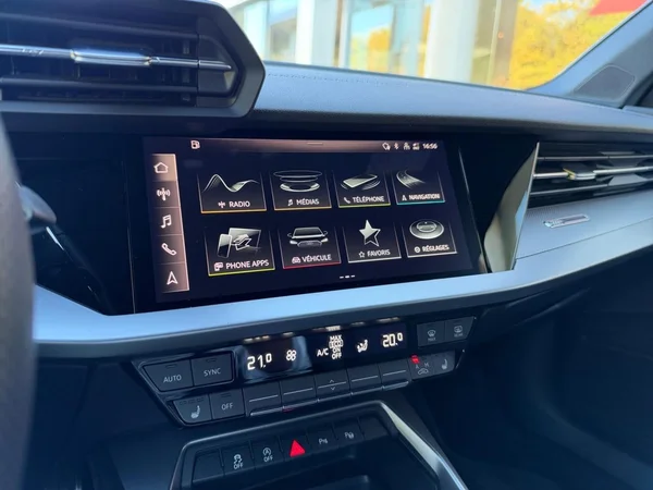 AUDI A3 Sportback (2023) — foto 7 van 17