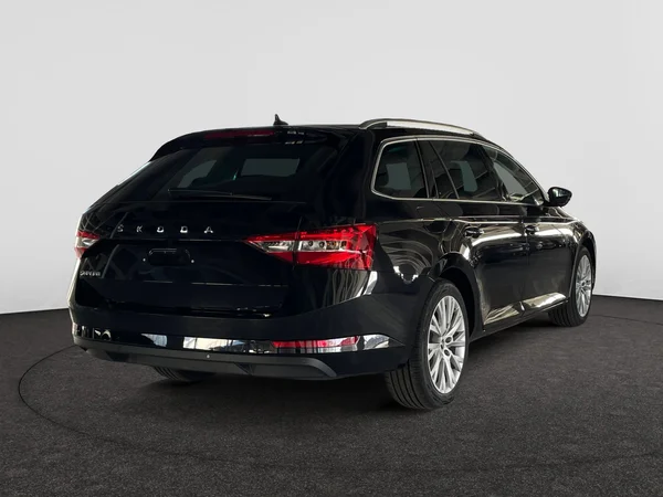 SKODA Superb Combi (2024) — foto 24 van 24