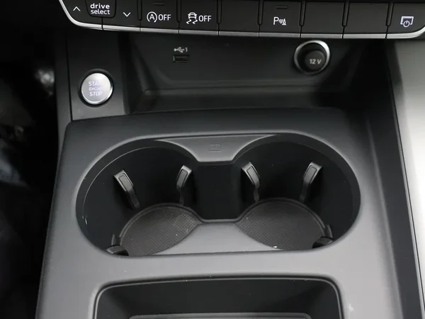 Audi A4 (2022) — foto 22 van 31