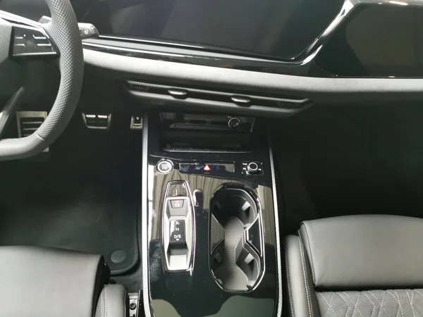 AUDI A5 Avant e-hybrid (PHEV) (2025) — foto 6 van 17