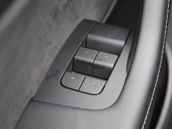 Tesla Model Y (2023) — foto 22 van 39