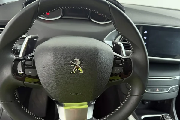 Peugeot 308 (2020) — foto 2 van 30