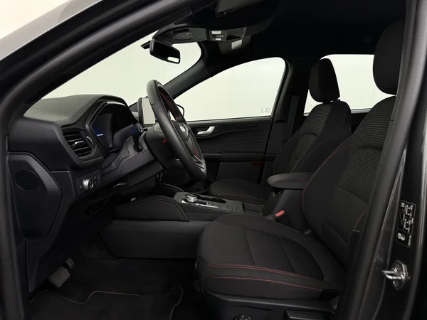 FORD Kuga (2023) — foto 2 van 29