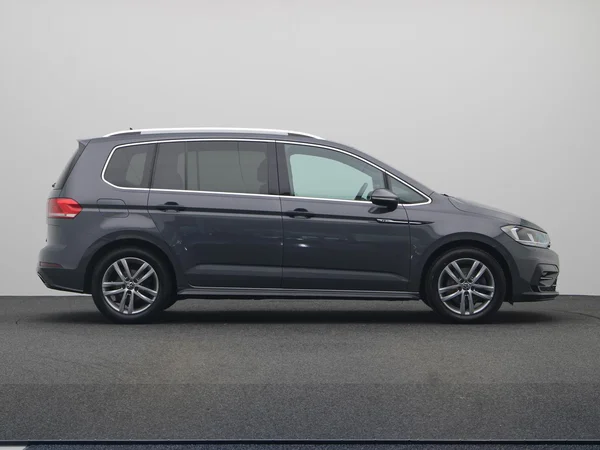 VOLKSWAGEN Touran (2023) — foto 20 van 22