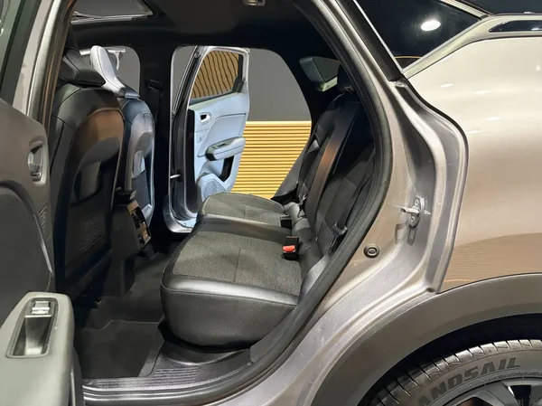 Renault Captur (2022) — foto 17 van 29