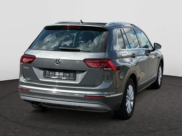 VOLKSWAGEN Tiguan (2019) — foto 18 van 22