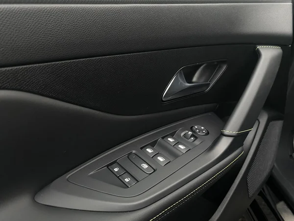 Peugeot 408 (2024) — foto 6 van 25