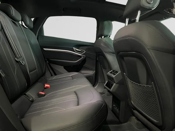 AUDI Q8 e-tron Sportback (2025) — foto 16 van 24