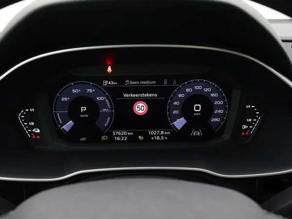 AUDI Q3 PHEV (2022) — foto 2 van 27