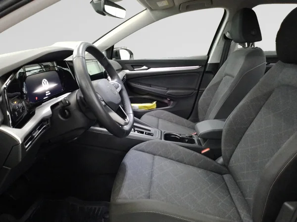 VOLKSWAGEN Golf VIII SW (2024) — foto 2 van 15