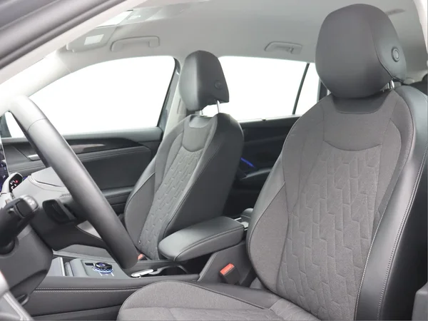VOLKSWAGEN Tayron (2025) — foto 2 van 16
