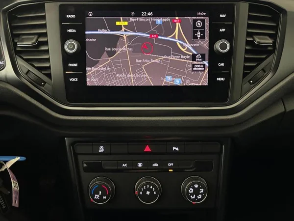 VOLKSWAGEN T-Roc (2019) — foto 7 van 17
