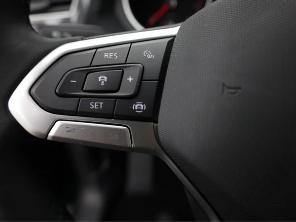 VOLKSWAGEN Tiguan (2021) — foto 7 van 20