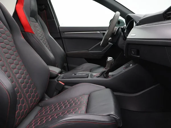 Audi RSQ3 (2023) — foto 17 van 29