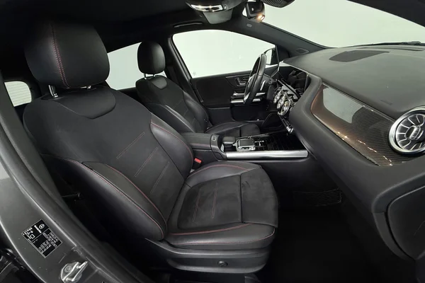 Mercedes-Benz B-Class (W247) (2019) — foto 14 van 33