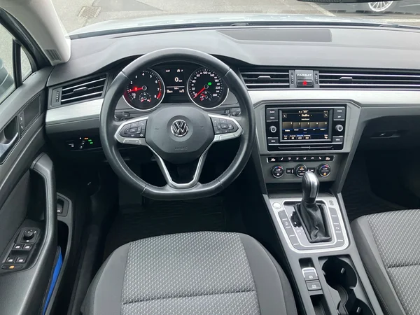 VOLKSWAGEN Passat SW (2020) — foto 9 van 25