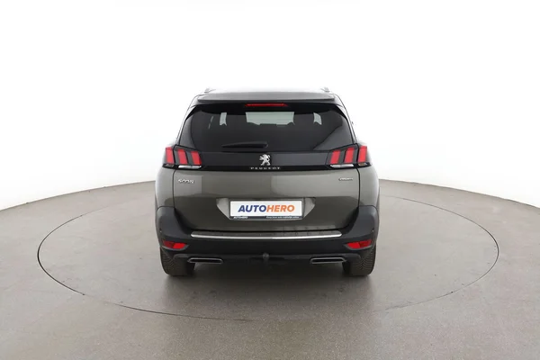 Peugeot 5008 (2020) — foto 11 van 16