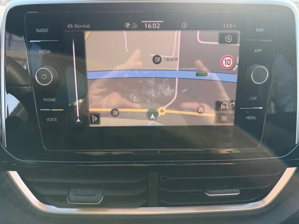 VOLKSWAGEN T-Roc (2025) — foto 6 van 18