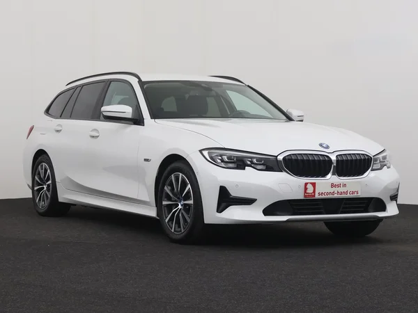 BMW 330 (2022) — foto 29 van 34