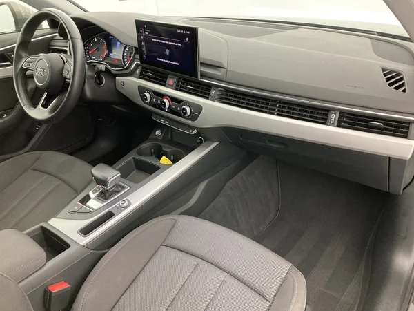 AUDI A4 Avant (2021) — foto 9 van 36