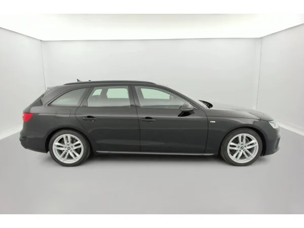 AUDI A4 Avant (2023) — foto 2 van 36