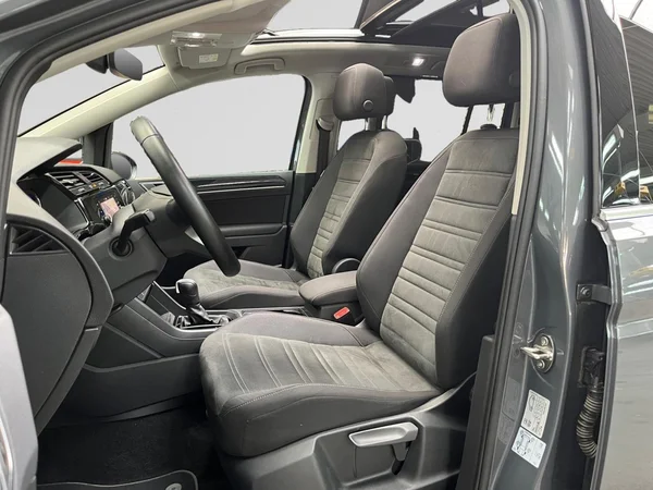 VOLKSWAGEN Touran (2025) — foto 17 van 22
