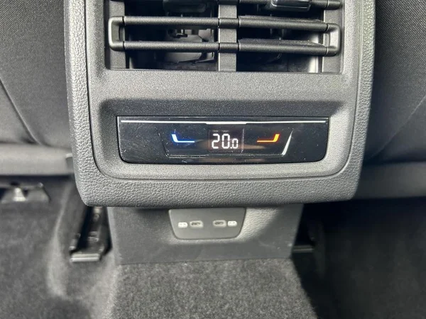 VOLKSWAGEN Golf VIII Dsl (2023) — foto 29 van 35
