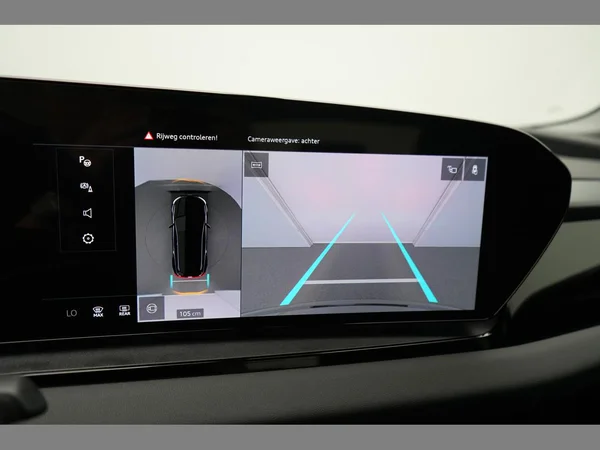 AUDI Q6 Sportback e-tron (2025) — foto 13 van 32