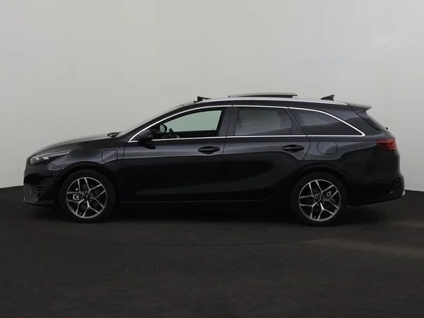 KIA Ceed SW (2023) — foto 12 van 31