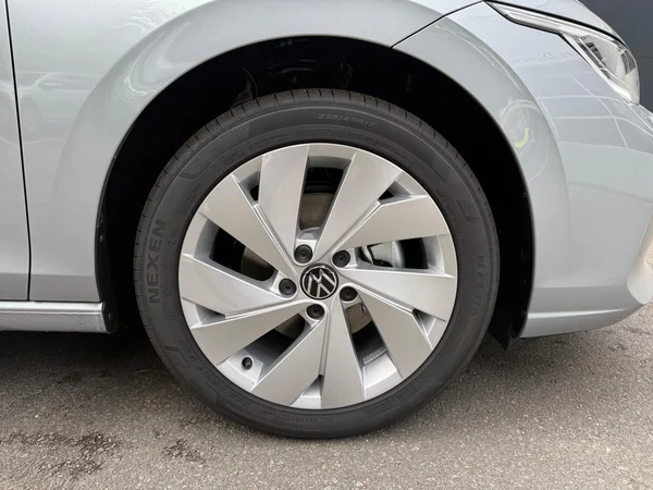 VOLKSWAGEN Golf VII SW (2025) — foto 9 van 17
