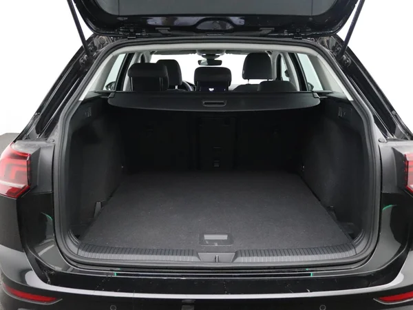 VOLKSWAGEN Golf VIII SW (2025) — foto 2 van 17